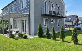 APARTAMENTY LA VILLA SUPERIOR III na parterze z prywatnym ogrodem, tarasem, parkingiem, blisko centrum, spokojna okolica